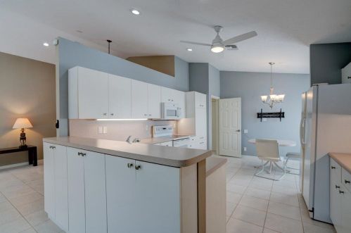 7038 Haviland Cir, Boynton Beach FL  33437-6472 exterior
