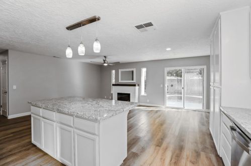 548 Denise Dr, Ripon CA  95366-2808 exterior