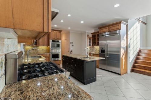 37 Zeek Rd, Greystone Park, NJ 07950-1115