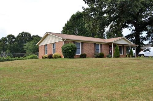 1800 Kerner Rd, Kernersville, NC 27284-8223