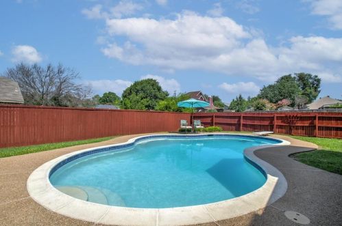 2213 Brooklake St, Denton TX  76207-1623 exterior