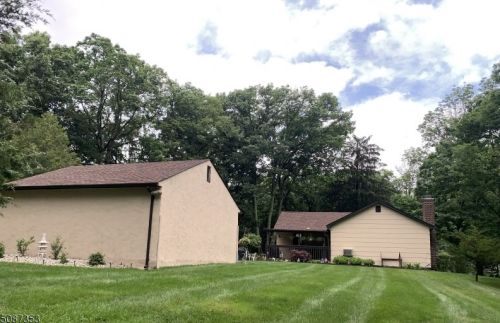 101 Madison Trl, Hopatcong, NJ 07843-1519