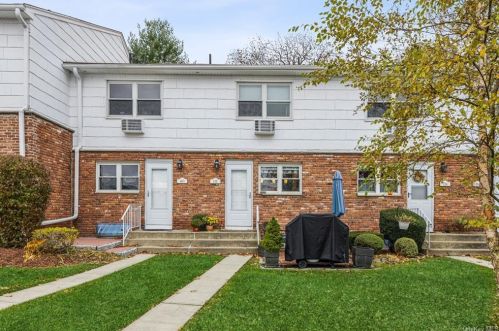 138 Parkside Dr, Airmont, NY 10901-7802
