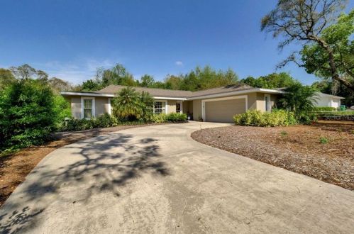 1630 Farley Ct, Deltona, FL 32725-5521