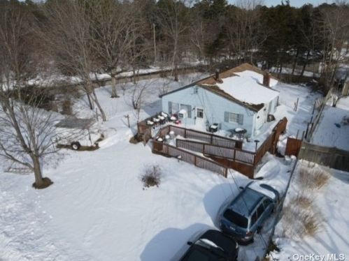 74 Laurin Rd, Baiting Hollow, NY 11933-1001