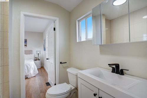 4732 Congress Ave, Oakland CA 94601-5406 exterior