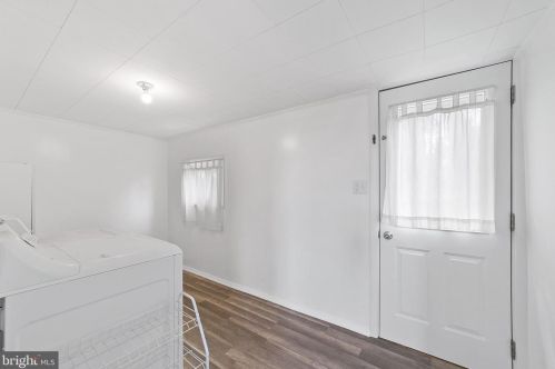 25 Regina Ave, Trenton NJ  08619-2201 exterior