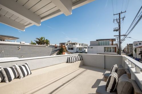 317 8th St, Manhattan Beach CA  90266-5629 exterior