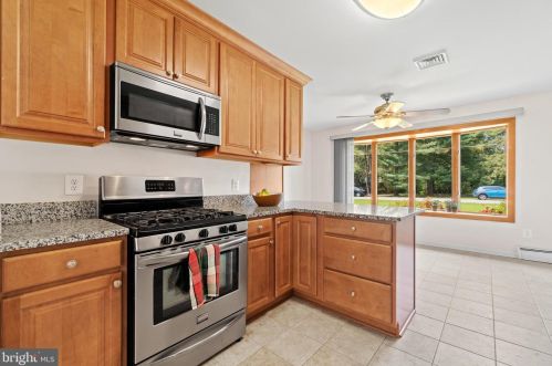 10519 Amity St, Lorton VA  22079-3516 exterior