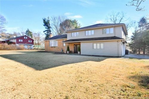36 Hillston Rd, Bridgeport, CT 06611-5231