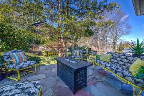 77 Kewanee Rd, New Rochelle NY  10804-1301 exterior