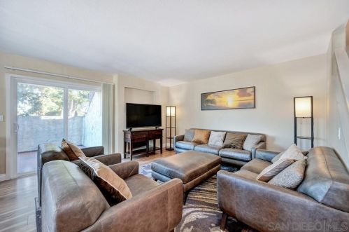 1477 Falcon Ln, El Cajon CA  92020-1426 exterior