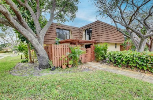 2530 Albatross Rd, Delray Beach, FL 33444-3211