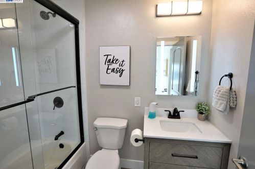 836 47th St, Oakland CA  94608-3202 exterior