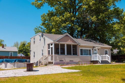 12 Haslam St, North Providence RI  02904-3218 exterior