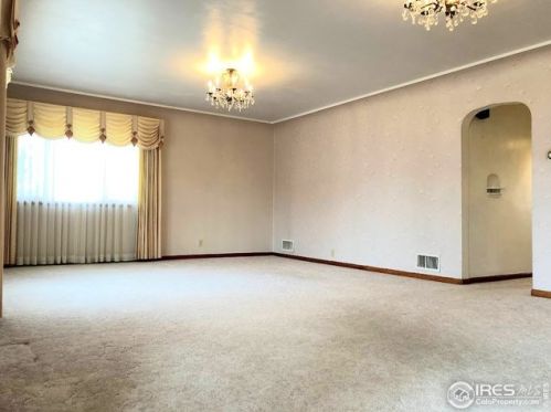 175 6th St, Akron, CO 80720-1210