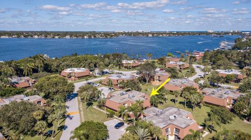 825 Center St, Jupiter FL  33458-4114 exterior