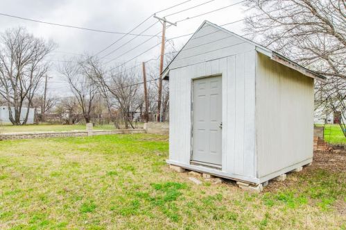 2569 High Crst Ave, Fort Worth TX 76111-1800 exterior