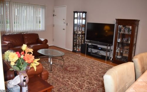 189 Littleton Rd, Parsippany NJ  07054-1842 exterior