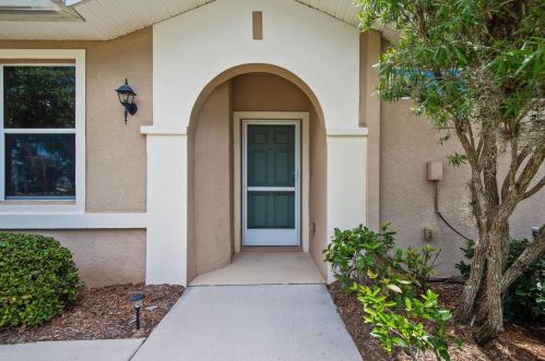 1302 Kettering Greens Dr, Ruskin, FL 33573-7165