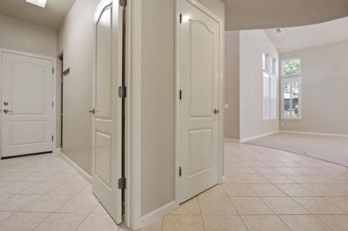 2044 Sugarbowl Way, Lodi CA  95242-4752 exterior