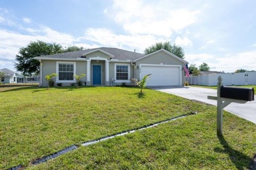 374 Tahoe Ct, Fort Pierce, FL 34953-7820