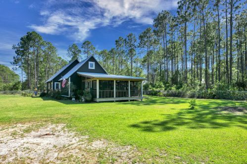 389 Mallet Bayou Rd, Freeport, FL 32439-4613