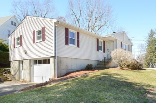 99 Pakachoag St, Auburn, MA 01501-3153