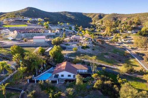 11382 Crazy Horse Dr, Lakeside CA 92040-1205 exterior