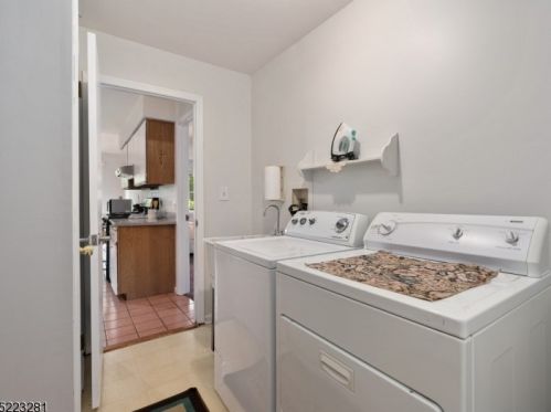 42 Redwood Ter, Flemington NJ  08822-3021 exterior