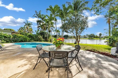 8490 14th St, Hollywood, FL 33024-4970