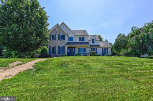 195 Lakeview Dr, Spring Grove, PA 17362-8407