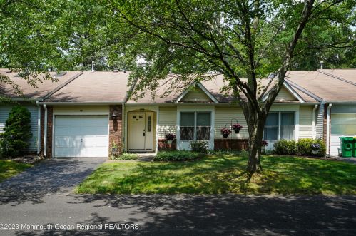 82 Woodshill Dr, Lakewood, NJ 08701-7329