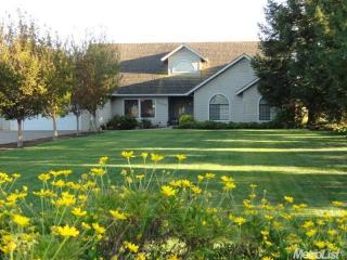 11690 Eagle Bay Rd, Acampo, CA 95220-9444