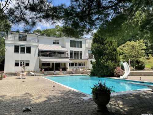 15 Centre View Dr, Muttontown, NY 11771-2815