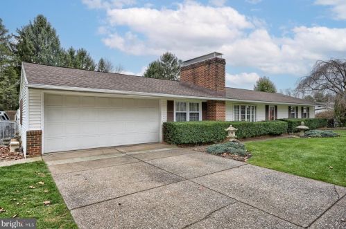 6601 Chambers Hill Rd, Harrisburg, PA 17111-3323