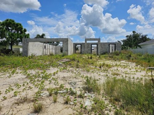 1213 22nd Pl, Cape Coral, FL 33993-5975