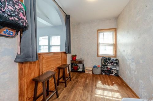 4400 Locust Point Dr, Bronx NY  10465-4038 exterior