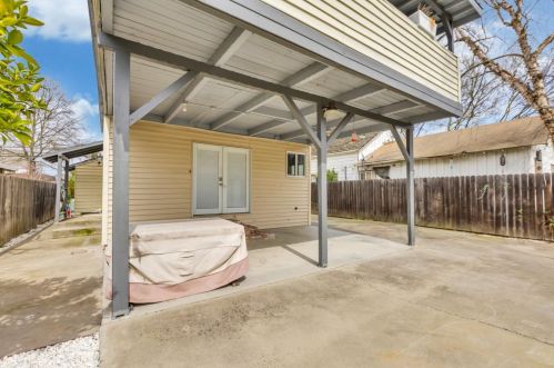 9020 Grove St, Elk Grove CA  95624-2318 exterior