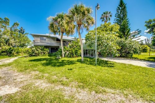 4272 Courtney Rd, Saint James City, FL 33956-2917
