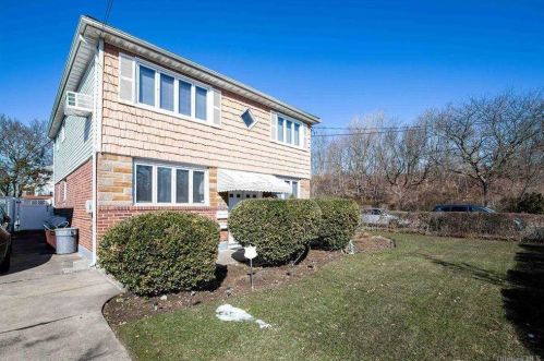 155-04 Lahn St, Jamaica, NY 11414-2858