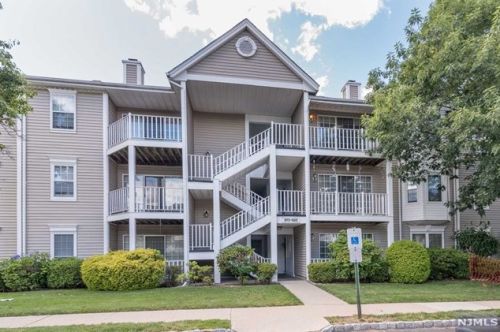 975 Juniper Way, Mahwah, NJ 07430-3471
