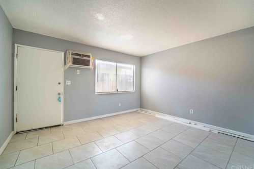 1437 Lake St, Bakersfield CA 93305-4841 exterior