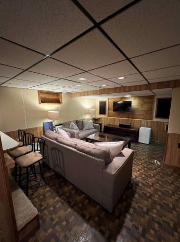 8040 Remington Dr, Pittsburgh PA  15237-6235 exterior