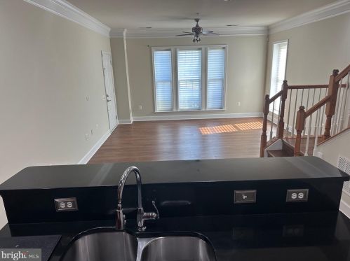 14800 Potomac Branch Dr, Woodbridge VA  22191-4056 exterior