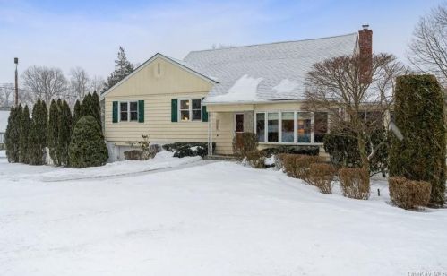 329 Ronbru Dr, New Rochelle, NY 10804-1445
