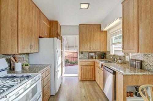 2919 El Caminito, Glendale CA  91214-2006 exterior