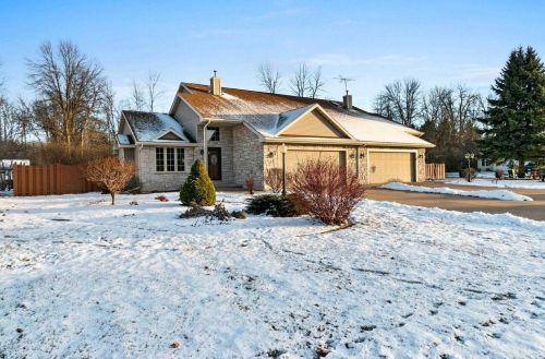 1046 Melody Dr, Green Bay WI  54303-6375 exterior