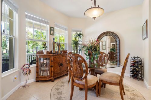 10643 West Park Ave, Fort Pierce, FL 34987-1918