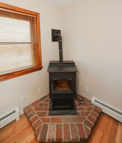 16 10th St, Kingston NH  03848-3717 exterior